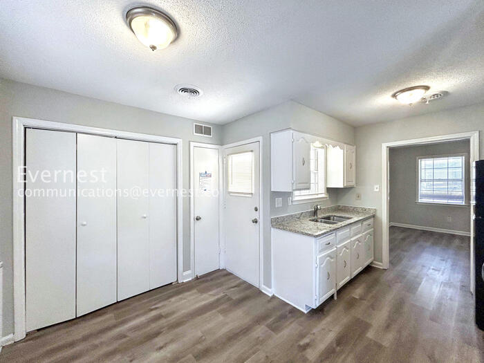 Building Photo - 3500 Panbrook Cove