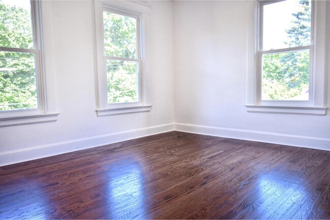 Building Photo - 149 Lake Ave