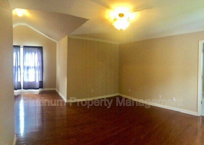 Building Photo - 3335 Woodside Ct