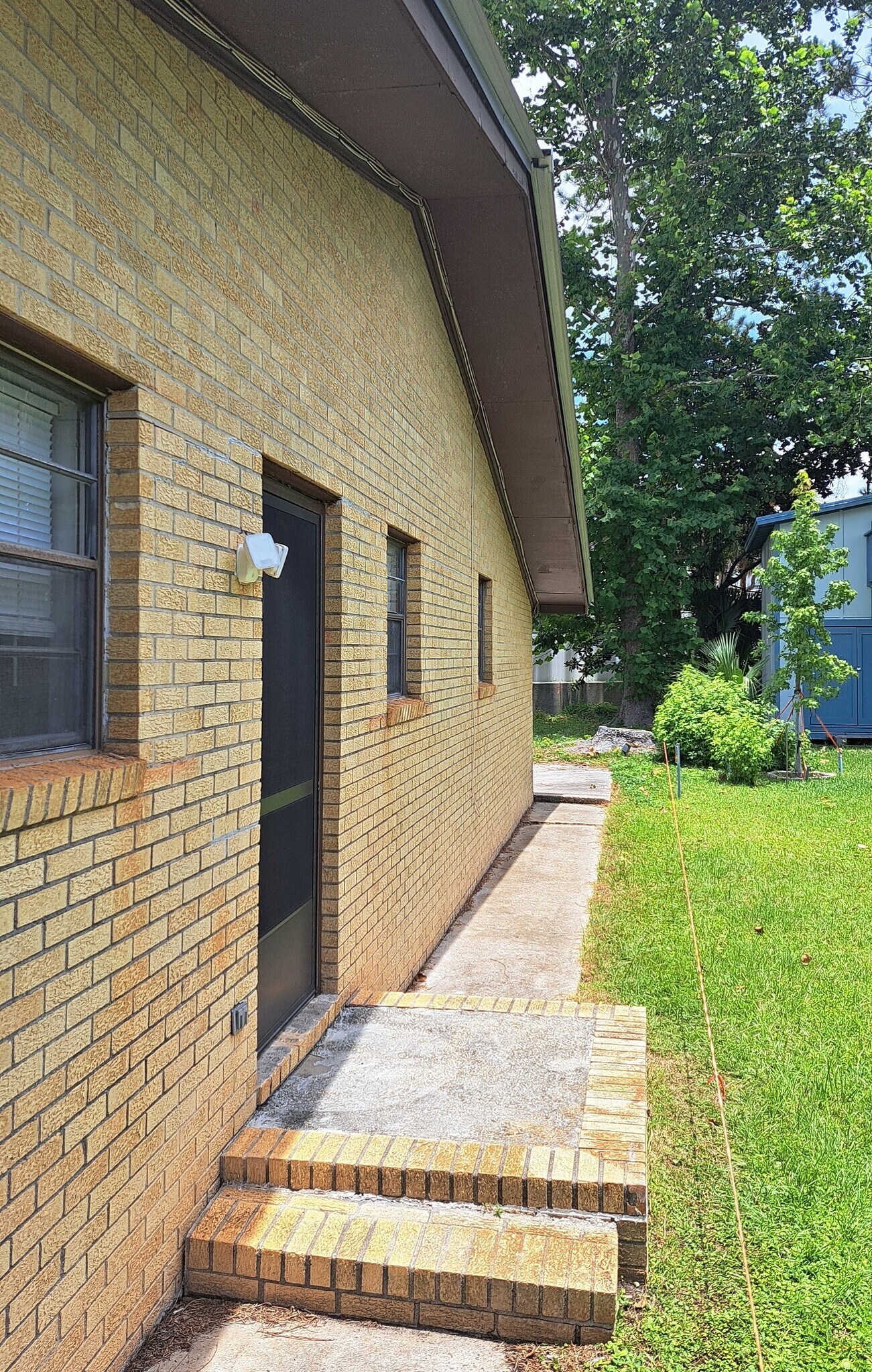 Building Photo - 3909 Ocean View Dr