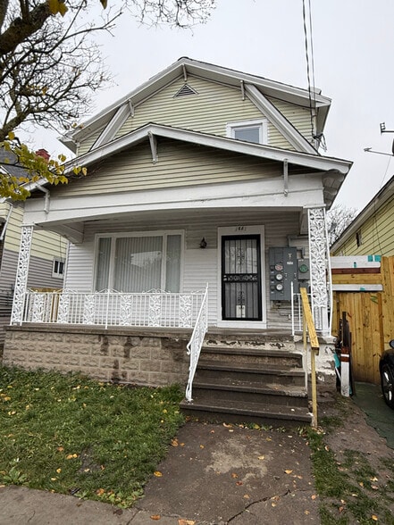 Primary Photo - 88 Schutrum St