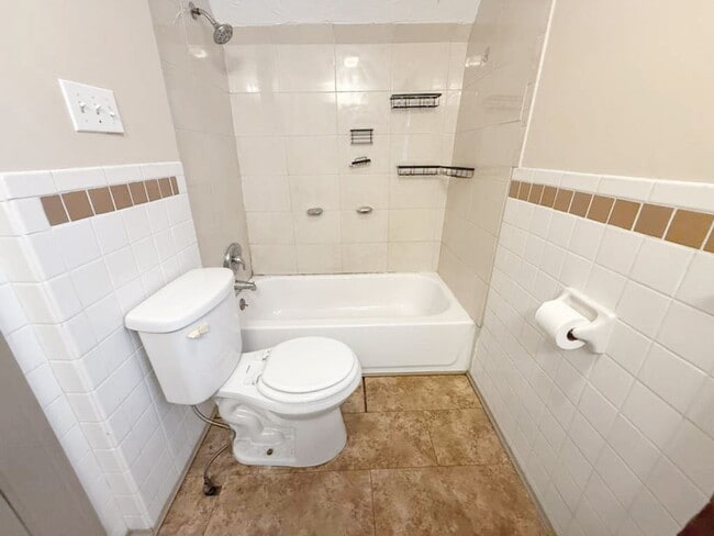 Building Photo - 2 BED, 1 BATH BEAUTIFIL SINGLE-FAMILY HOME IN EUCLID!