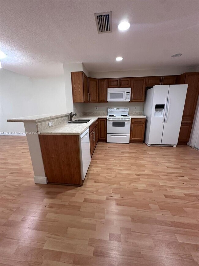 Building Photo - 1350 Sorrento Dr