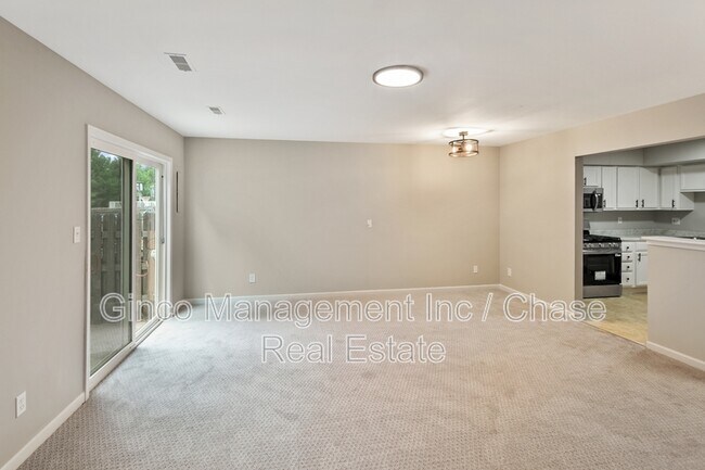 Building Photo - 1320 E Arnold St