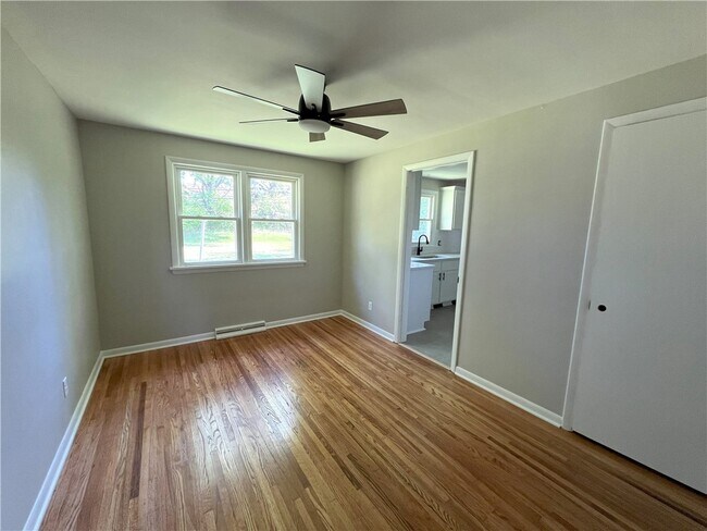 Building Photo - 120 Sunnyside Dr