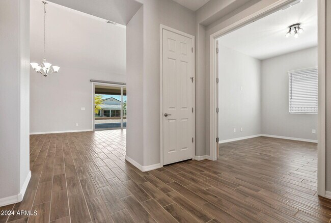 Building Photo - 20531 W Mariposa St