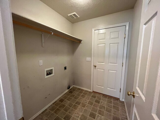 Building Photo - 16847 Bayou Way