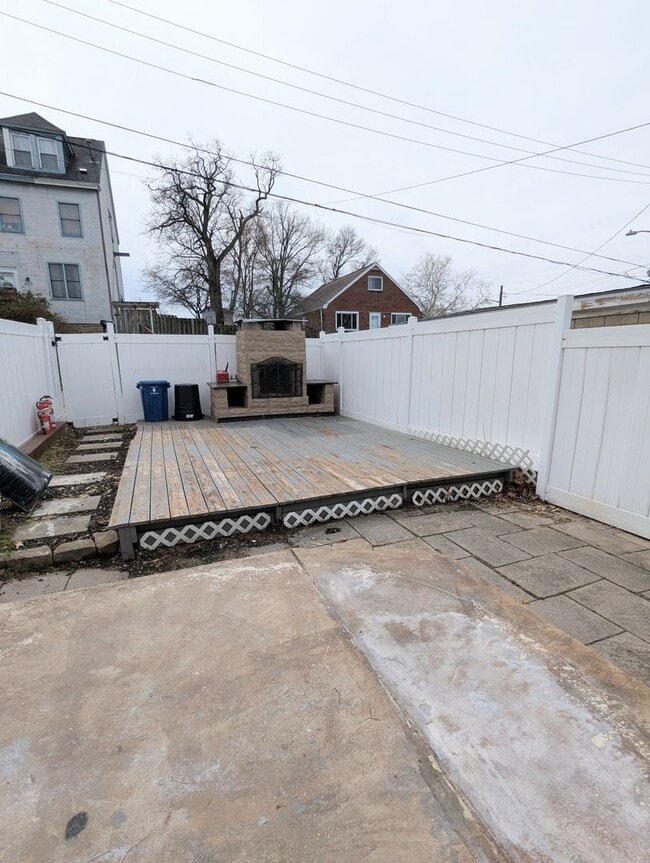 Building Photo - Spacious 4 Bedroom 2 Full Bathroom Home (Perry South)