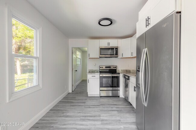 Building Photo - 138 Kingston Ave