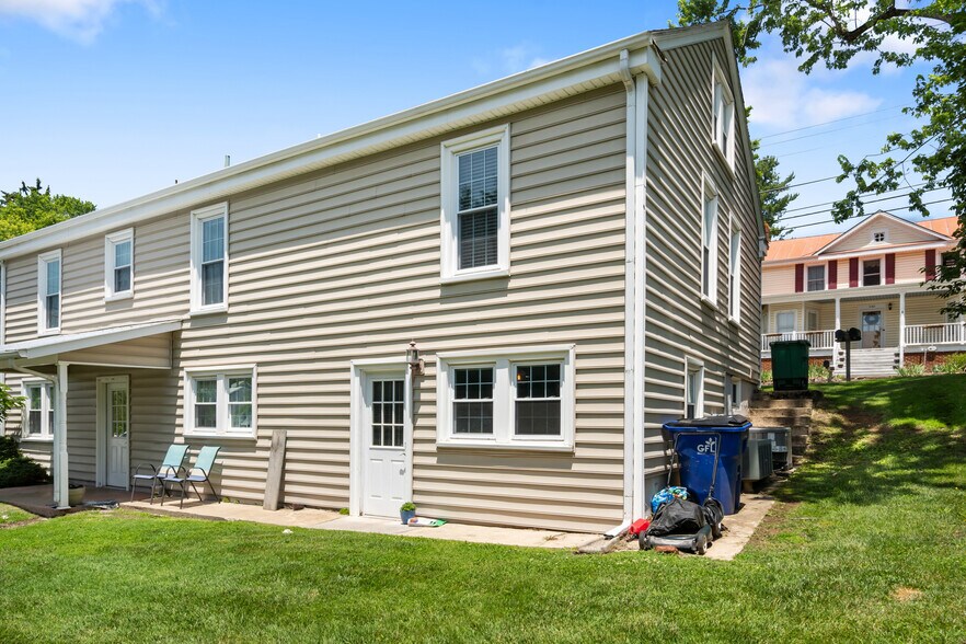 Building Photo - 547 Montgomery St