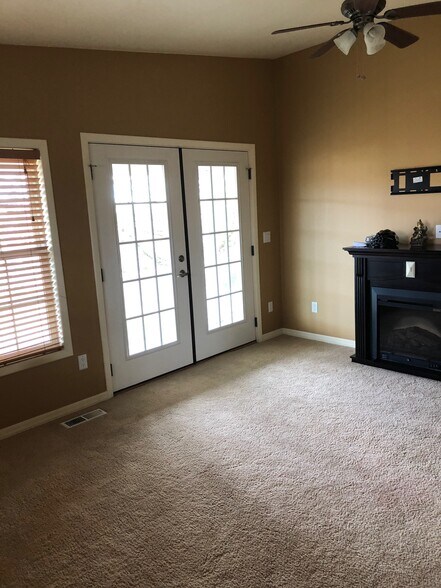 Building Photo - 310 SE Dilke St