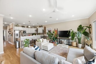 Building Photo - 936 Pavonia Ave