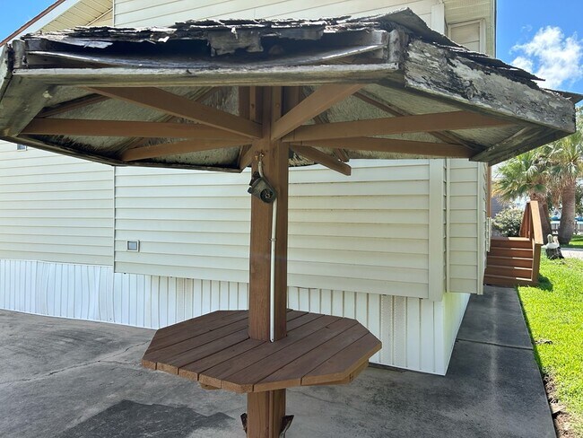 Building Photo - 415 Sun Dial Cir