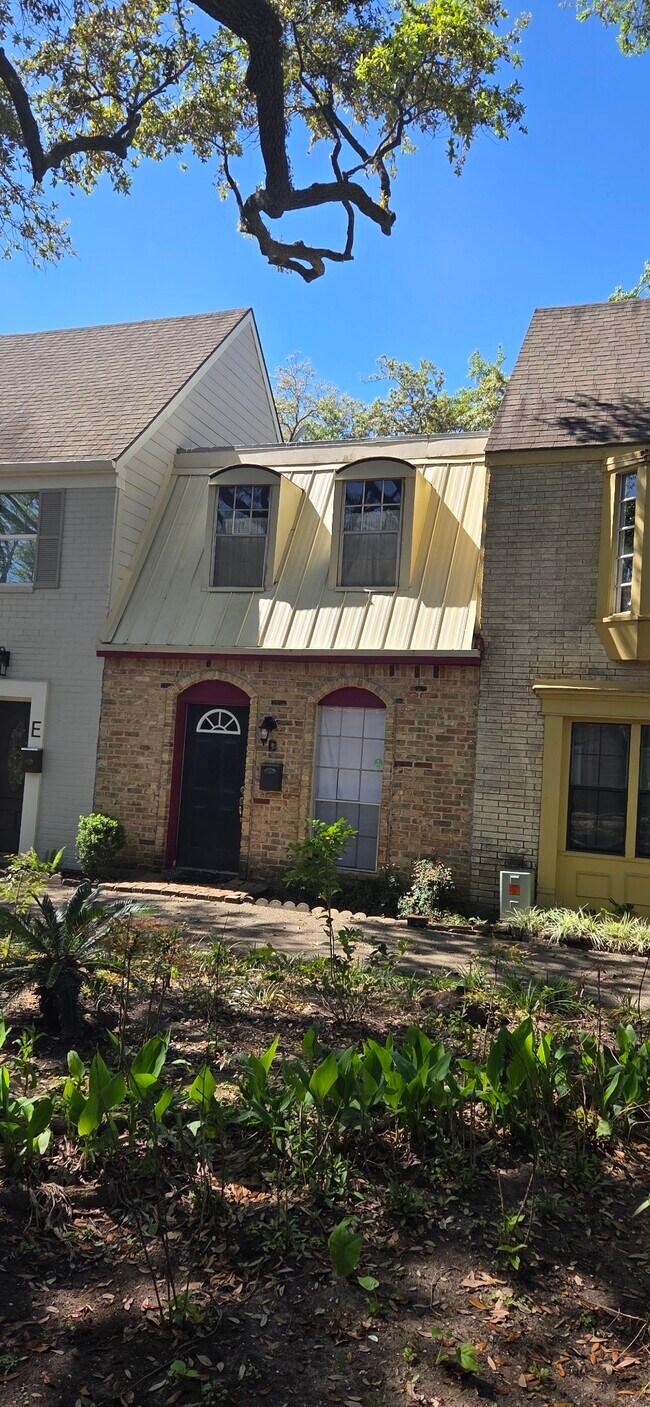 Building Photo - 5217 Arboles Dr