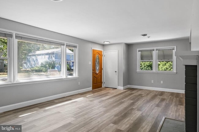 Building Photo - 405 Hamilton Rd