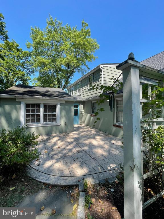 Building Photo - 705 Pomona Ave