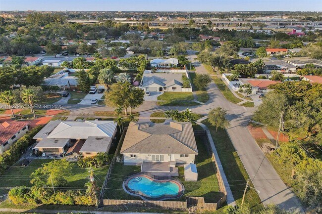 Building Photo - 1102 Meadow Lark Ave