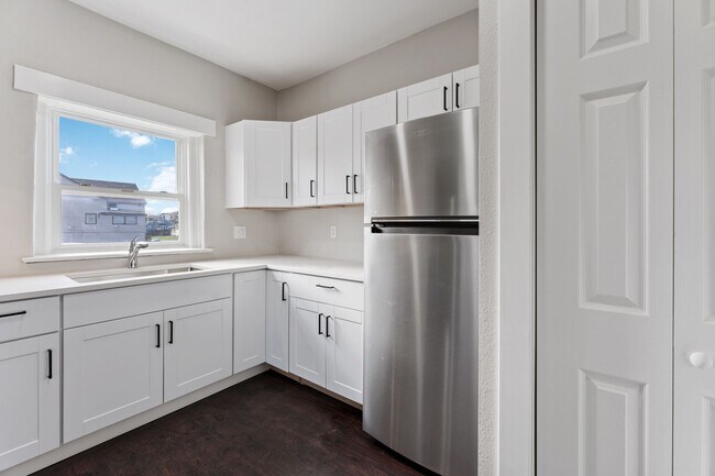 Building Photo - 104 N Killingsworth St
