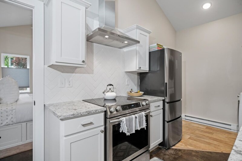 Building Photo - 419 S 3rd St W