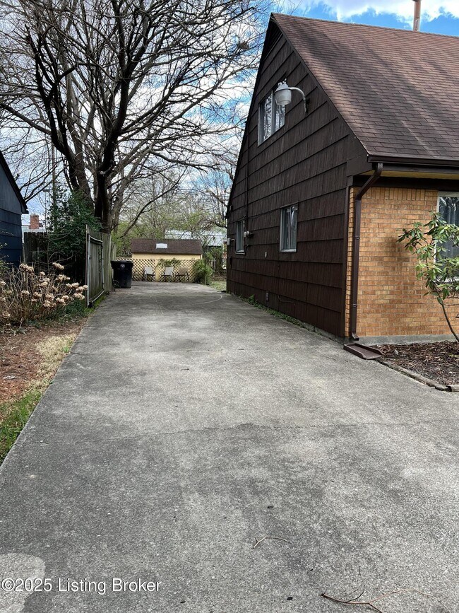 Building Photo - 3122 Commander Dr