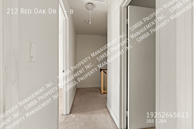 Building Photo - 212 Red Oak Dr E