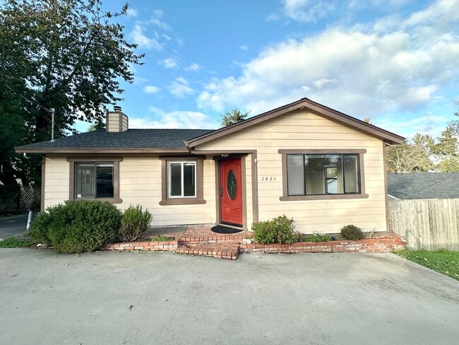 Primary Photo - Bright and Clean, 3 Bedroom Home in Myrtletown