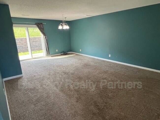 Building Photo - 2119 Silverbrook Dr