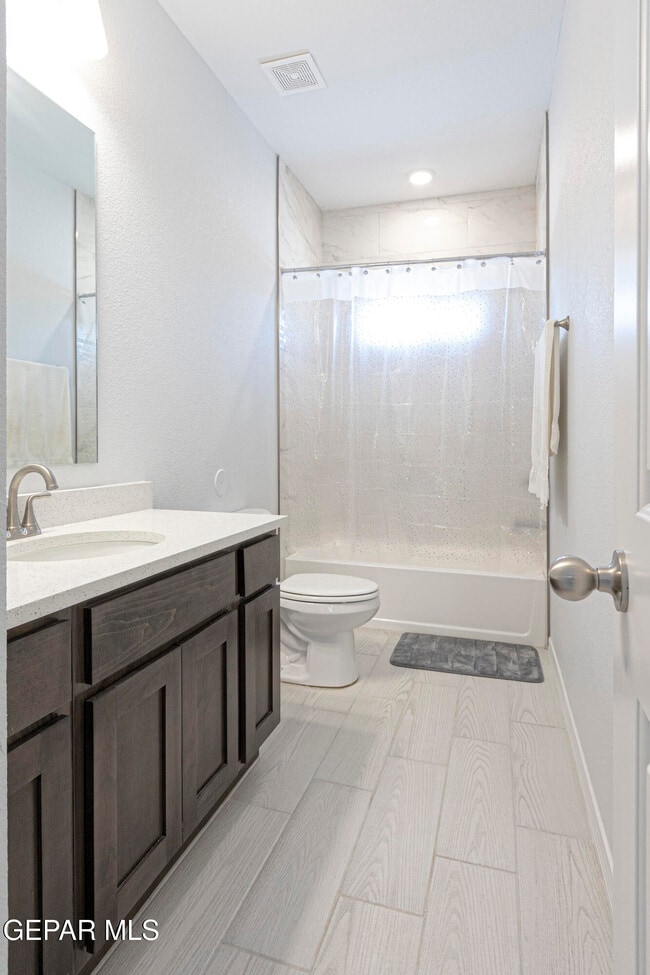 Building Photo - 546 Spanish Oak Dr