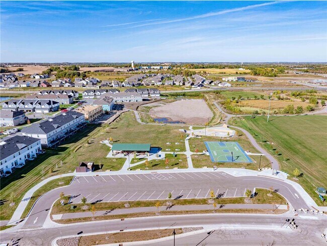 Building Photo - 143X Nutmeg Cir