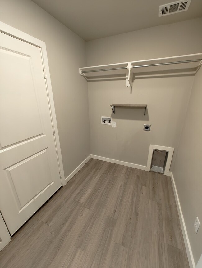 Building Photo - 3 bed 2 bath in Lone Star Trails!