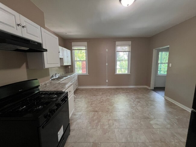 Building Photo - Pittsburgh - 3 Bedroom 1.5 Bathroom - For ...