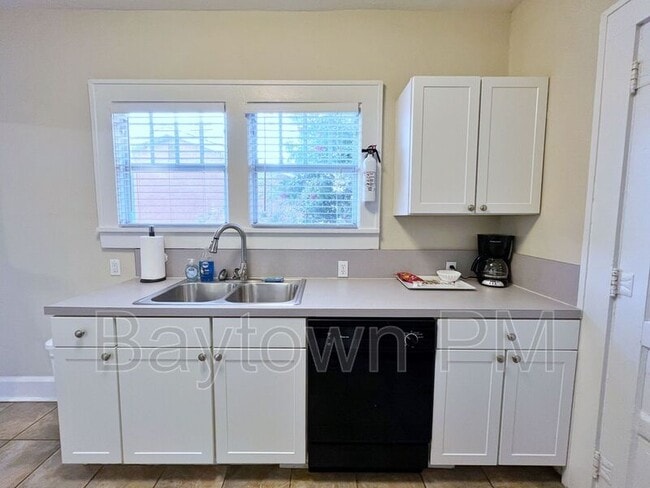 Building Photo - 8334 Diagonal Rd N