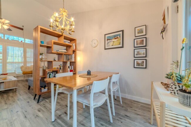 Building Photo - 1015 E Yager Ln