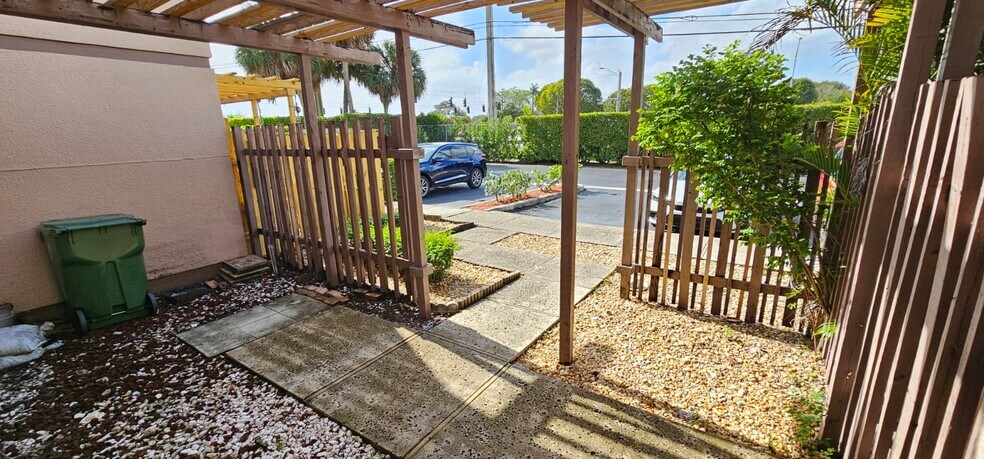 Building Photo - 1017 NW 124th Ave