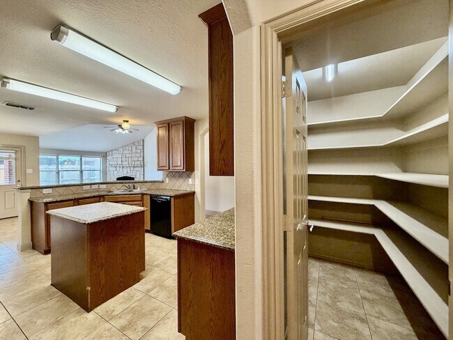 Building Photo - 1005 Tallahassee Dr