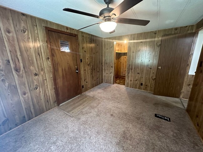 Building Photo - Inviting 3 Bedroom - 2 Bath Home with Lots...