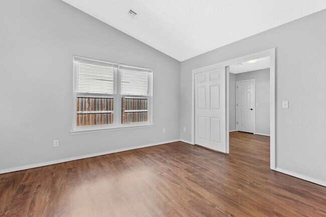 Building Photo - Great Location - 3/2 close to Downtown Bentonville!