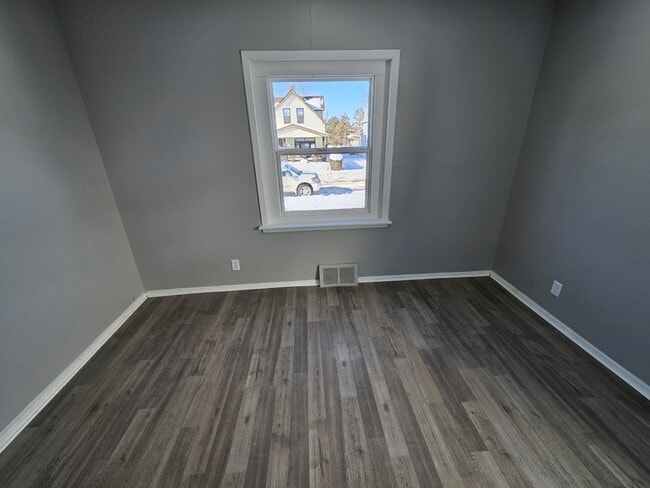 Building Photo - 4445 E 154th St