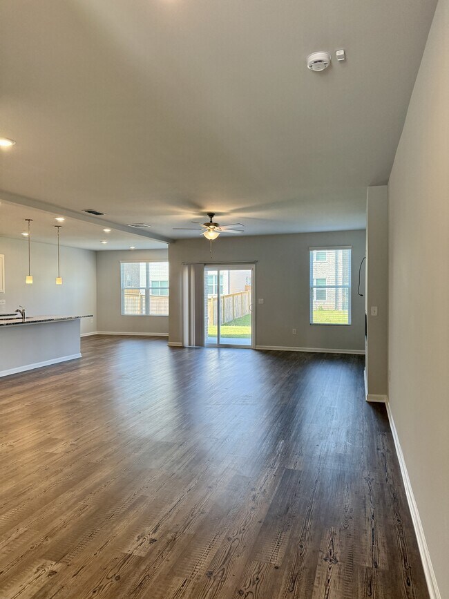 Building Photo - 2090 Ecoland Dr