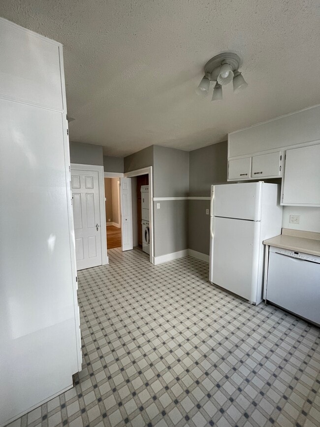 Building Photo - 2318 Storm St