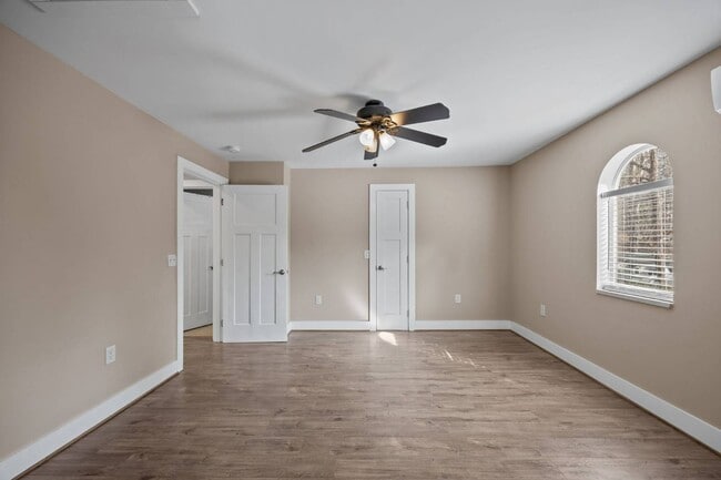 Building Photo - 251 Landwood Ln