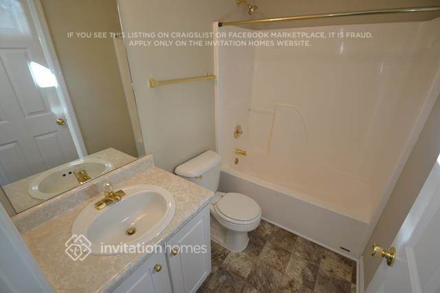Building Photo - 103 Silvergrass Dr