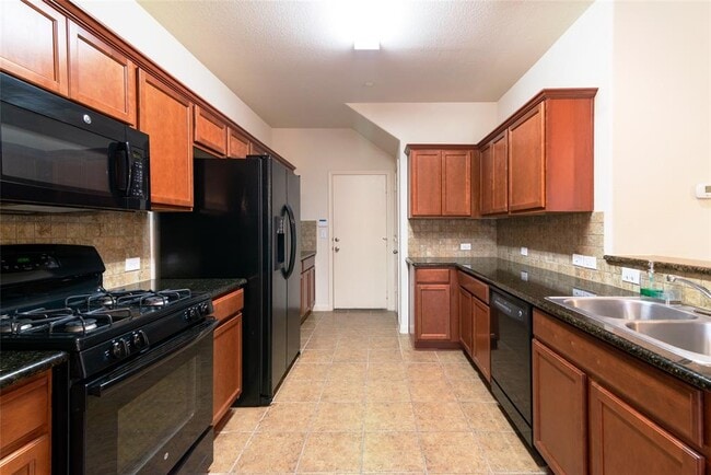 Building Photo - 1620 Bryant Dr