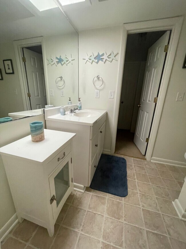 Building Photo - Ocean Pines condo fully furnished! Locatio...