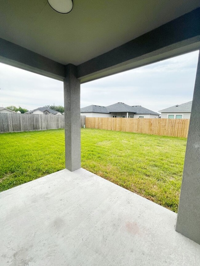 Building Photo - New Construction Home Move in Ready!