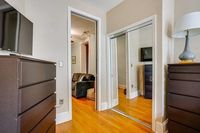 Building Photo - 608 Madison St