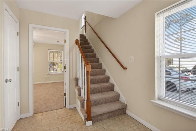 Building Photo - Immaculate Townhome in Camellia Gardens!