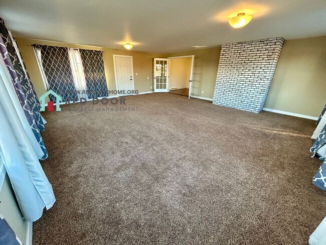 Building Photo - Modern 2 Bed / 1 Bath Duplex | Prime Great Falls Location |