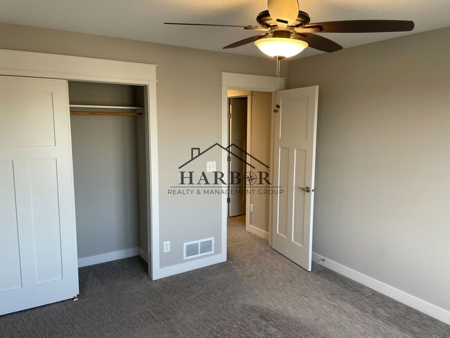 Building Photo - 2049 Kerry Dr NE