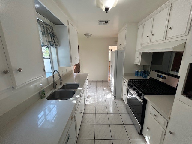 Kitchen - 11235 Lynrose St